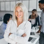 Jeune étudiante embauchée